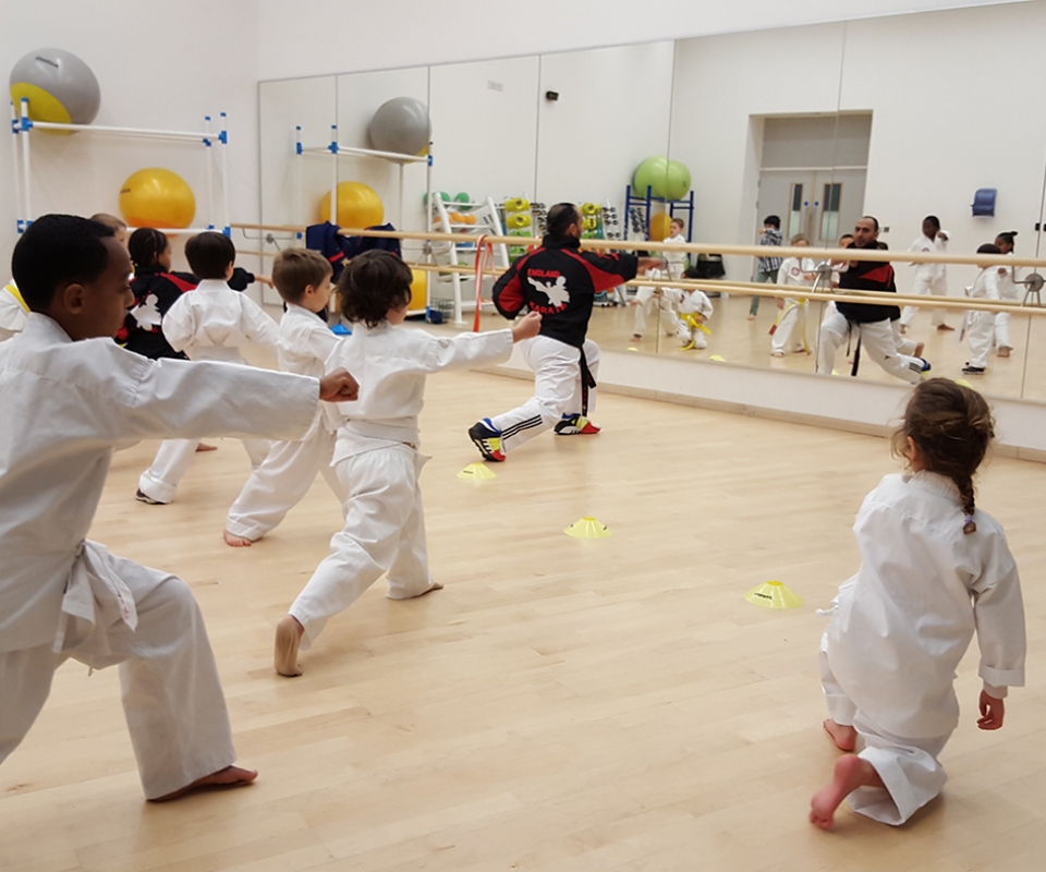 Beginners training at Glassmill Dojo
